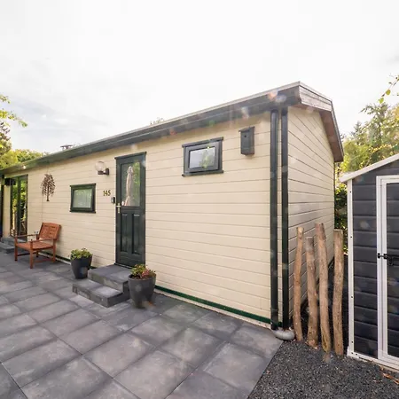 De Eik, Sfeervol Met Tuin, Op De Veluwe Putten